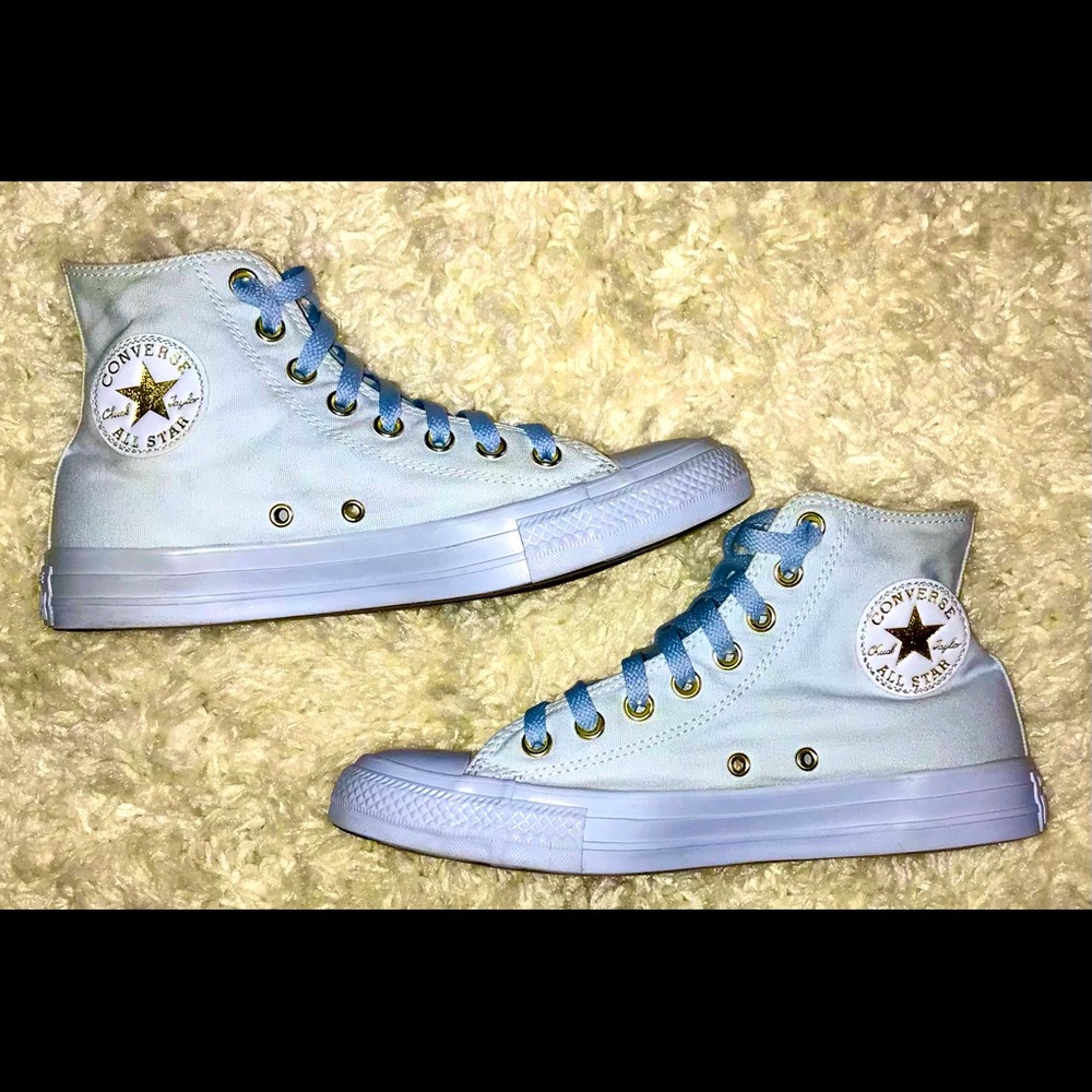 Women’s Converse all stars high tops baby blue size 8.5